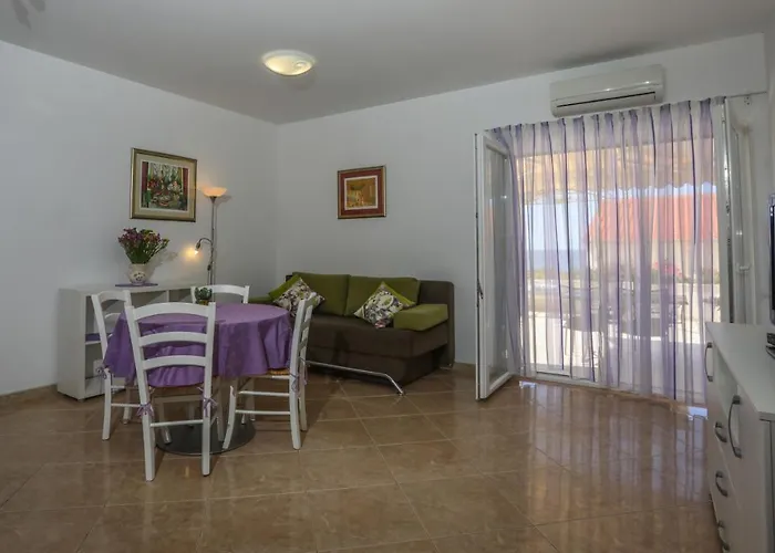 Apartments Plazibat