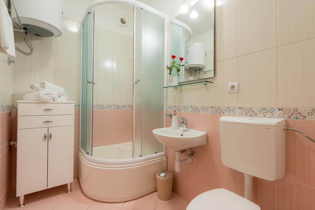 Plazibat Apartman *