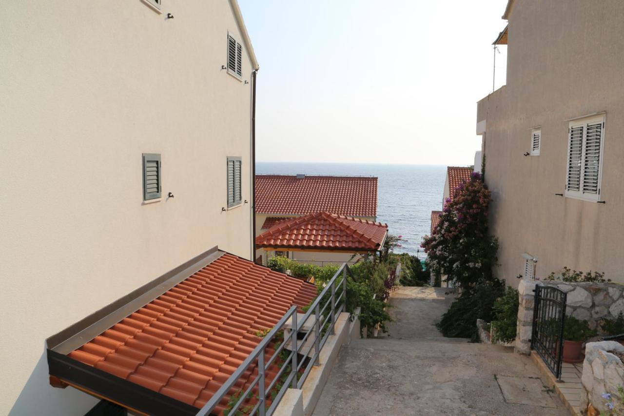 Plazibat Apartman *